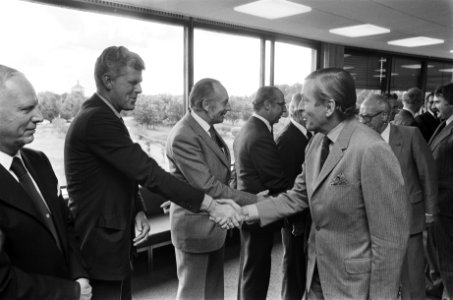 Prins Claus opent wereldhandelsgebouw in Rotterdam, H van de Pol , president co, Bestanddeelnr 929-8781