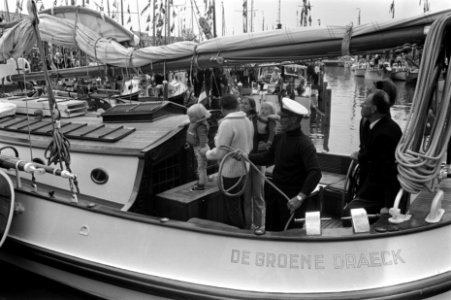 Prinses Beatrix en Prins Claus openen met de drie kinderen nieuwe jachthaven van, Bestanddeelnr 923-5415