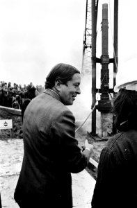 Prins Claus opent in Alkmaar de Huiswaarderbrug en slaat eerste paal in plan Hui, Bestanddeelnr 927-6534