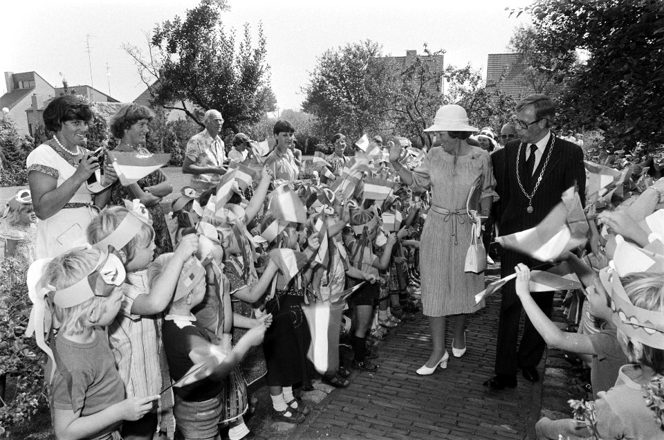 Prinses Beatrix en Prins Claus bezoeken Noord Brabant Bladel restaurant De Hofs, Bestanddeelnr 929-8690