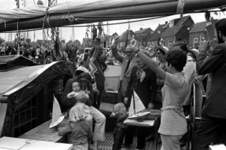 Prinses Beatrix en Prins Claus openen met de drie kinderen nieuwe jachthaven van, Bestanddeelnr 923-5411