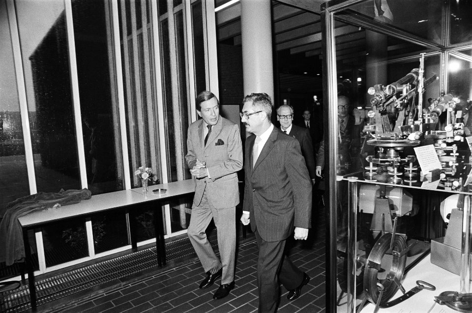 Prins Claus opent gebouw der Geodesie van de TH in Delft, Bestanddeelnr 928-9056