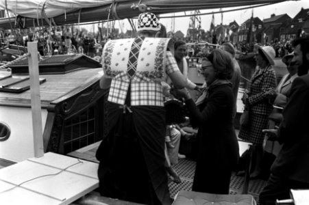Prinses Beatrix en Prins Claus openen met de drie kinderen nieuwe jachthaven van, Bestanddeelnr 923-5409