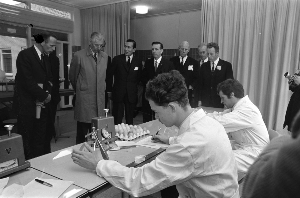 Prins Claus opende school voor Pluimvee- en Varkenshouderij te Barneveld, Bestanddeelnr 921-8312