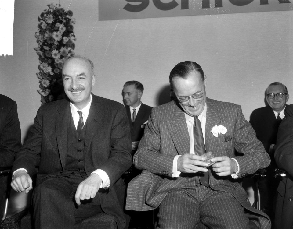 Prins Bernhard bij de opening van de Schick Safety Razor Company te Amsterdam, Bestanddeelnr 918-5261