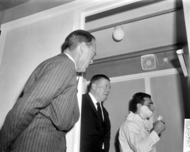 Prins Bernhard bij de opening van de Schick Safety Razor Company te Amsterdam d, Bestanddeelnr 918-5254