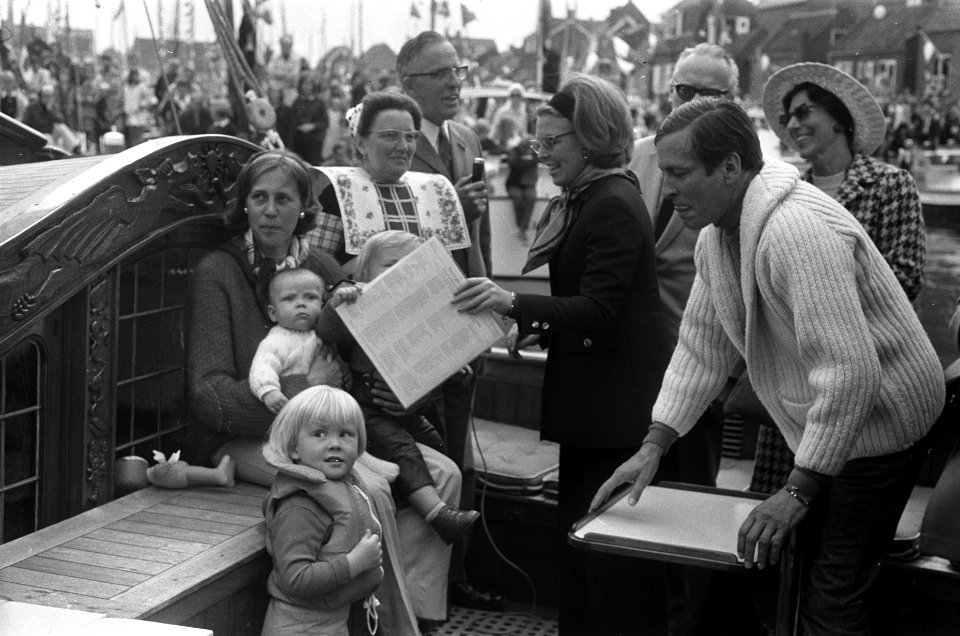 Prinses Beatrix en Prins Claus openen met de drie kinderen nieuwe jachthaven van, Bestanddeelnr 923-5401