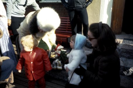 Prinses Beatrix en prins Willem Alexander, prins Maurits en prinses Margriet, Bestanddeelnr 254-8415