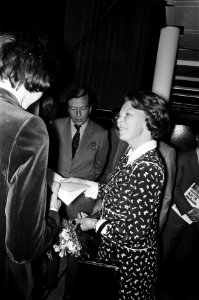 Prinses Beatrix en Prins Claus op de tentoonstelling Licht in Wetenschap en Tec, Bestanddeelnr 930-2520