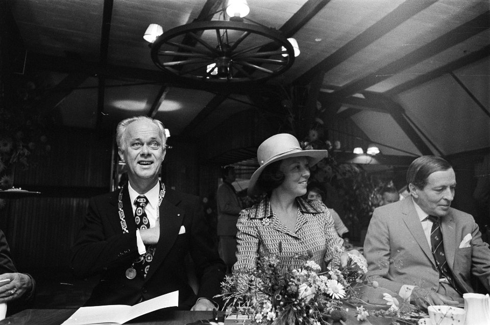 Prinses Beatrix en Prins Claus bezoeken gemeenten in Plassegebied in Zuid Hollan, Bestanddeelnr 928-7597