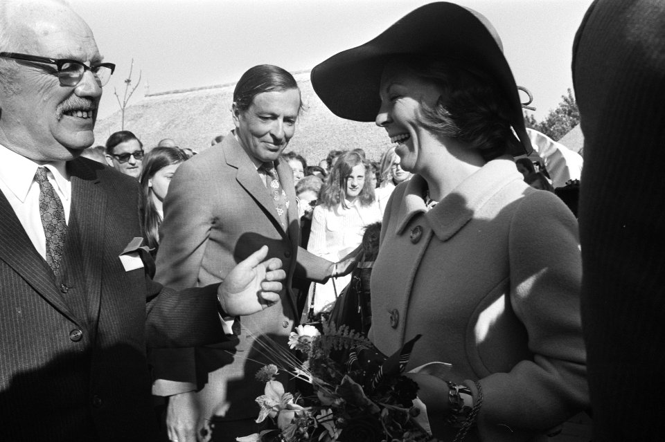 Prinses Beatrix en prins Claus tijdens de rondleiding, Bestanddeelnr 924-5752