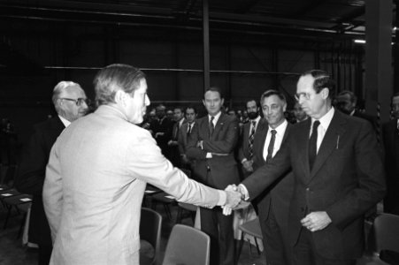 Prins Claus heeft officiele opening verricht van nieuwe Centrale Magazijn van Te, Bestanddeelnr 931-0708