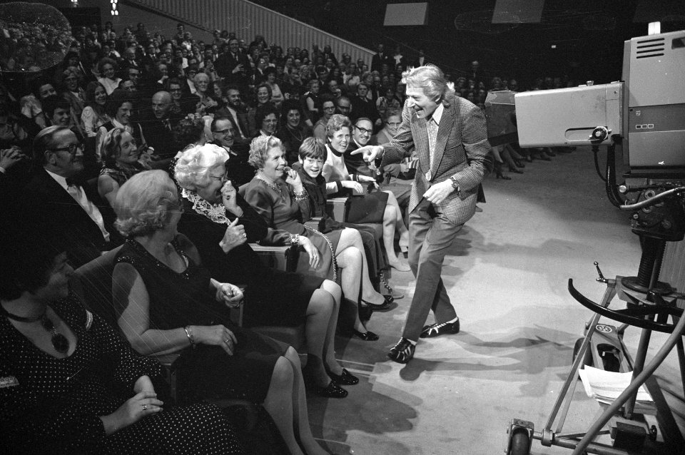 Prinses Beatrix en Prins Claus wonen Uniceffeest bij in Congresgebouw Den Haag, Bestanddeelnr 925-1289