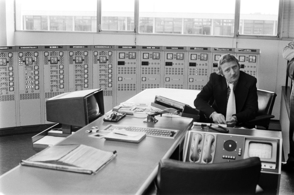Prins Bernhard bezoekt NAM, groninger gasveld (en booreiland), Prins Bernhard in, Bestanddeelnr 928-5726