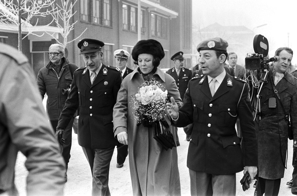 Prinses Beatrix en prins Claus bezoeken VN detachement voor Libanon in Adolf van, Bestanddeelnr 930-1320