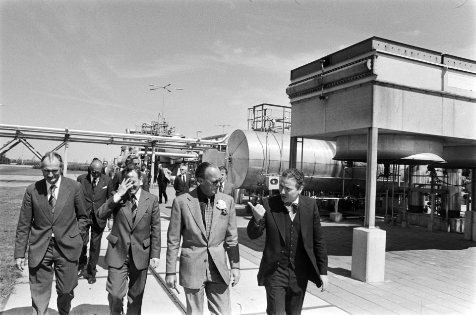 Prins Bernhard bezoekt NAM, groninger gasveld (en booreiland), Prins Bernhard op, Bestanddeelnr 928-5725