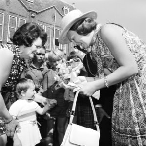 Prinses Beatrix en Prins Claus bezoeken provincie Noord-Holland (derde dag), bez, Bestanddeelnr 926-6320