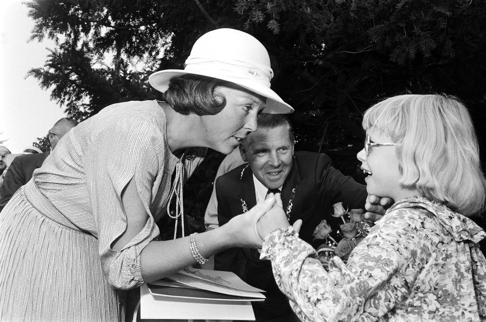 Prinses Beatrix en prins Claus bezoeken Middelbeers in Noord-Brabant, Bestanddeelnr 929-8681