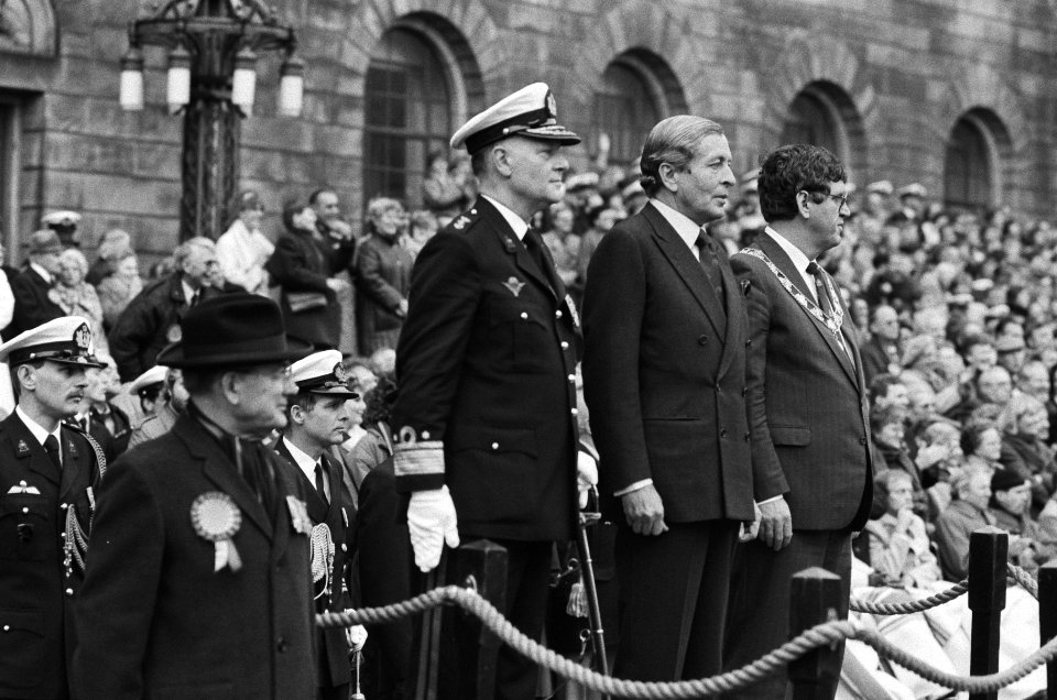Prins Claus nam in Rotterdam het defile t.g.v. het 320-jarig bestaan het Korps M, Bestanddeelnr 933-5123