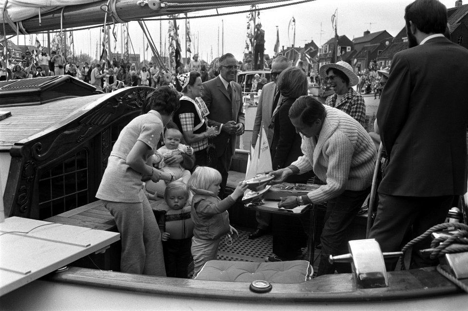 Prinses Beatrix en Prins Claus openen met de drie kinderen nieuwe jachthaven van, Bestanddeelnr 923-5412