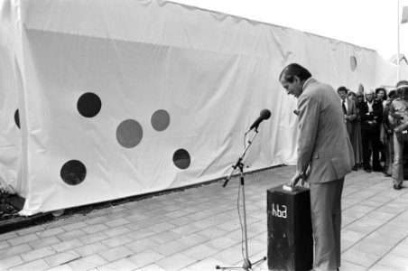 Prins Claus opent nieuwe studio Holland Business Audiovisuals BV in Lelysta, Bestanddeelnr 928-6149
