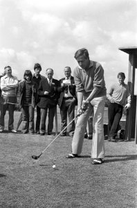 Prins Claus neemt deel aan golftoernooi te Wassenaar, Bestanddeelnr 926-5980