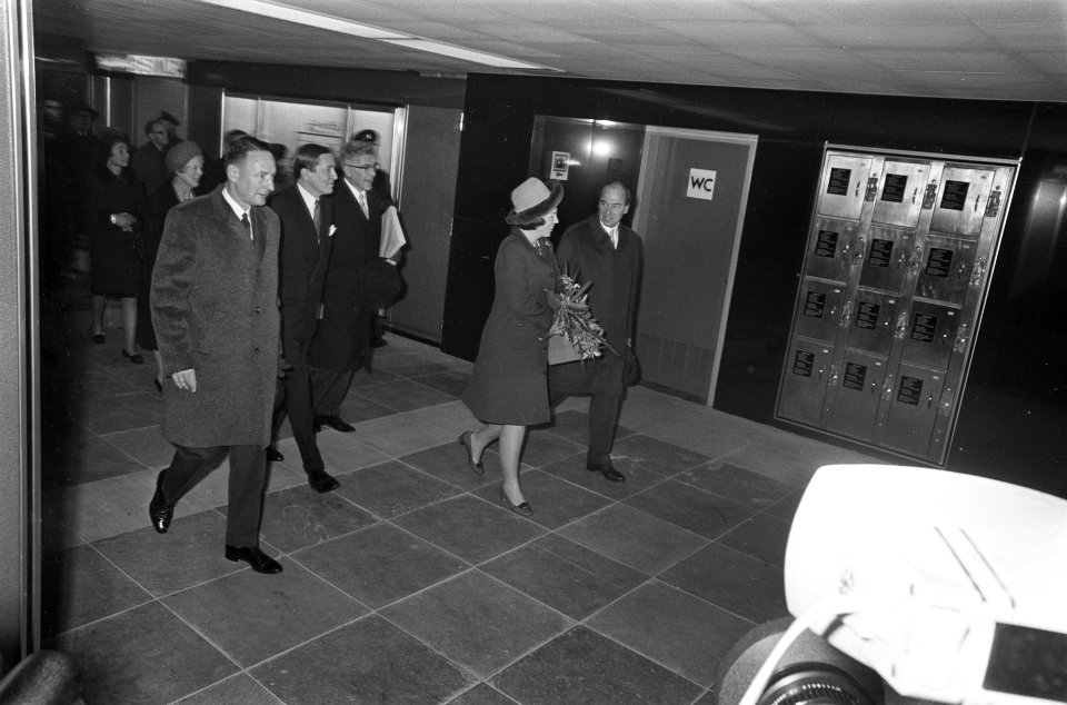 Prinses Beatrix en prins Claus maken eerste rit Rotterdamse metro, prinses Beatr, Bestanddeelnr 921-0608