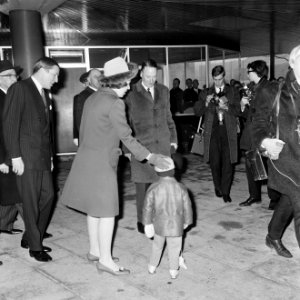 Prinses Beatrix en prins Claus maken eerste rit Rotterdamse metro, prinses Beatr, Bestanddeelnr 921-0604
