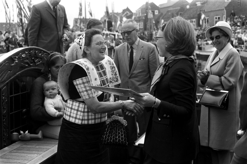 Prinses Beatrix en Prins Claus openen met de drie kinderen nieuwe jachthaven van, Bestanddeelnr 923-5405