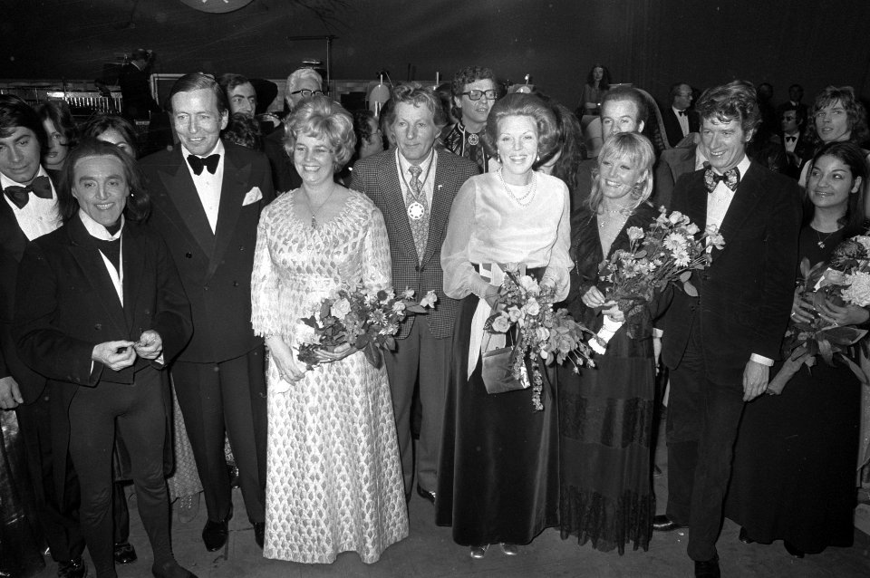Prinses Beatrix en Prins Claus Uniceffeest in Congresgebouw Den Haag, in gala, p, Bestanddeelnr 925-1279