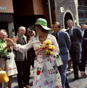 Prinses Beatrix en Prins Claus tijdens werkbezoek nr. 6 op boot, nr. 7 ko, Bestanddeelnr 254-9604