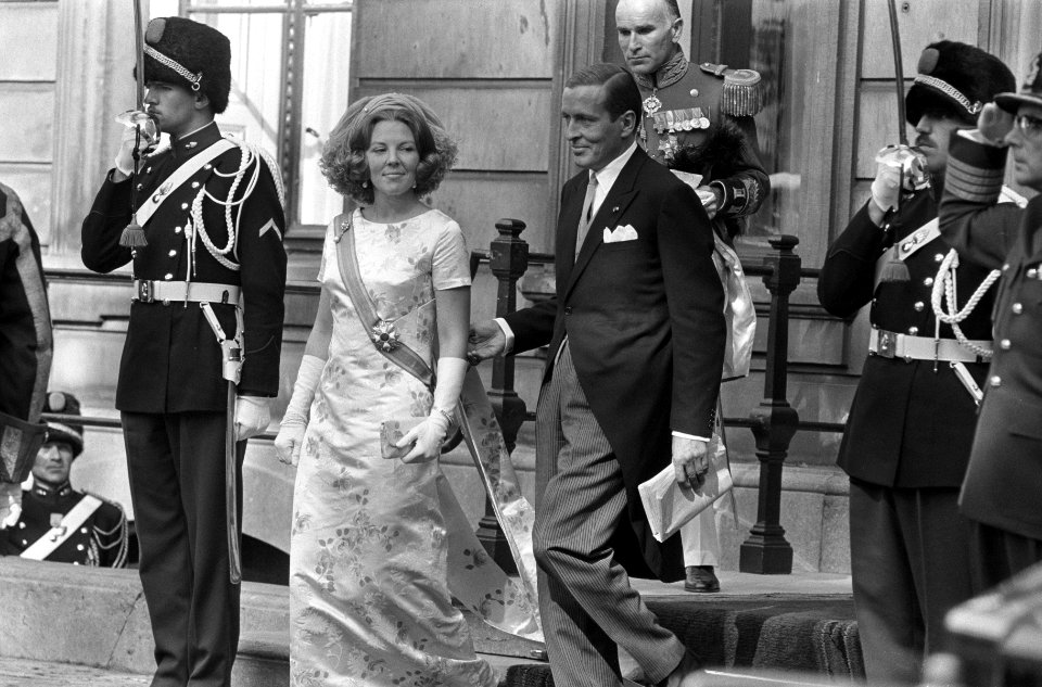 Prinses Beatrix en prins Claus verlaten Paleis Lange Voorhout, Bestanddeelnr 919-5790