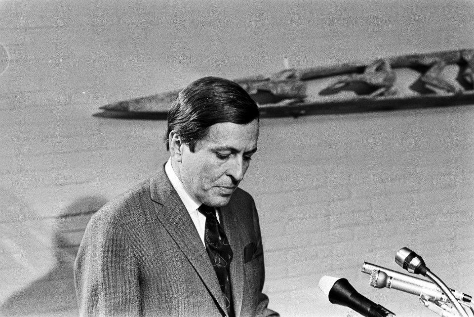 Prins Claus geinstalleerd als voorzitter Commissie Ontwikkelingsstrategie 1970-1, Bestanddeelnr 924-0618
