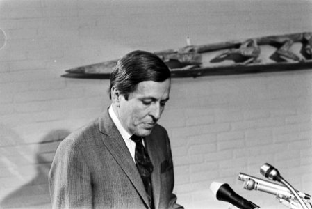 Prins Claus geinstalleerd als voorzitter Commissie Ontwikkelingsstrategie 1970-1, Bestanddeelnr 924-0618