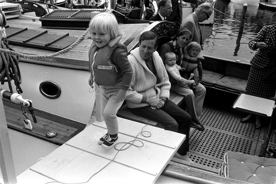 Prinses Beatrix en Prins Claus openen met de drie kinderen nieuwe jachthaven van, Bestanddeelnr 923-5402