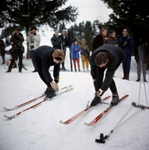 Prinses beatrix en prins claus aan het skien, Bestanddeelnr 254-7716
