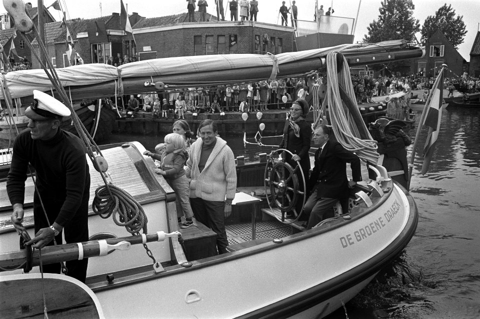 Prinses Beatrix en Prins Claus openen met de drie kinderen nieuwe jachthaven van, Bestanddeelnr 923-5414