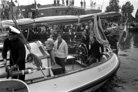 Prinses Beatrix en Prins Claus openen met de drie kinderen nieuwe jachthaven van, Bestanddeelnr 923-5414