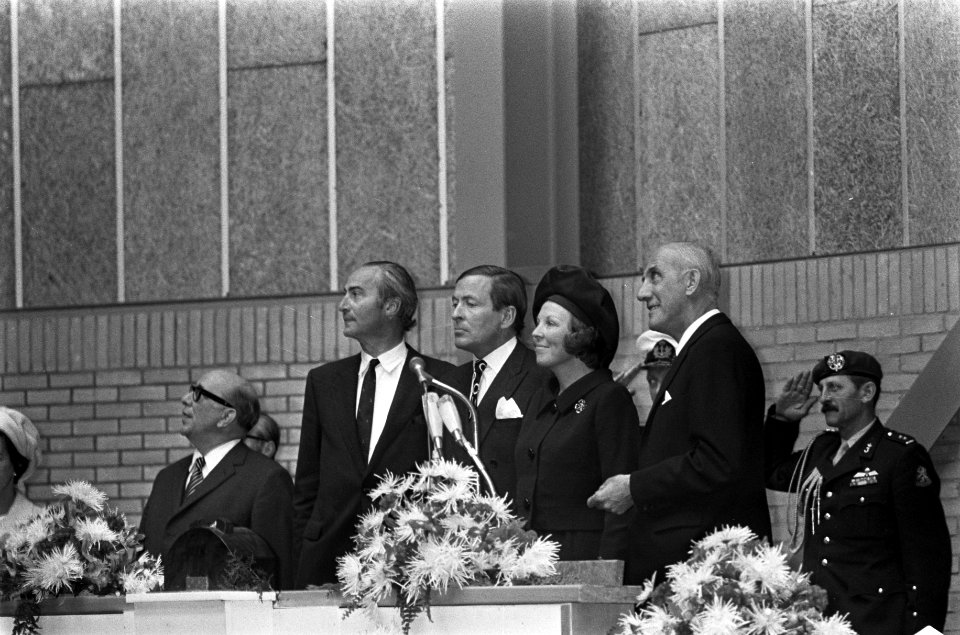 Prinses Beatrix en prins Claus bij de doop van geleide-wapen fregat Tromp te V, Bestanddeelnr 926-4528