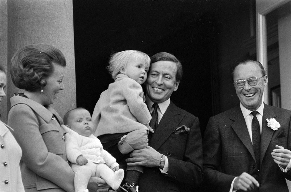 Prinses Beatrix met prins Constantijn en prins Claus met prins Johan Friso, Bestanddeelnr 923-4860