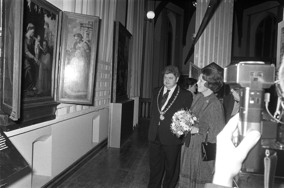 Prinses Beatrix maakt met burgemeester Vonhoff een rondgang over de tentoonstell, Bestanddeelnr 930-1339