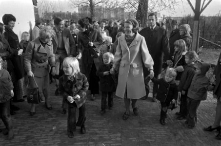 Prinses Beatrix met haar kinderen, Bestanddeelnr 926-8329