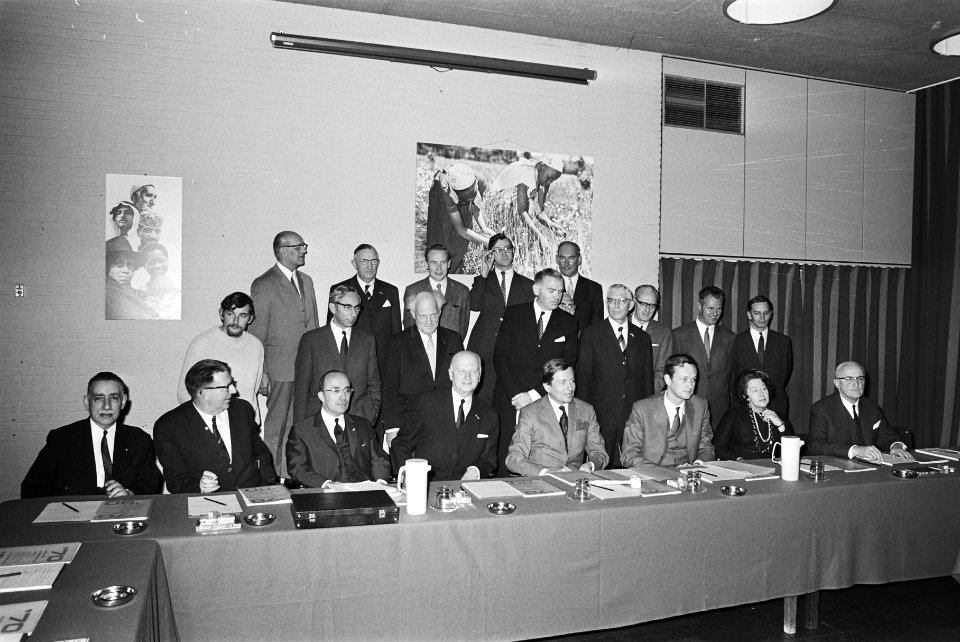 Prins Claus geinstalleerd als voorzitter Commissie Ontwikkelingsstrategie 1970-1, Bestanddeelnr 924-0617