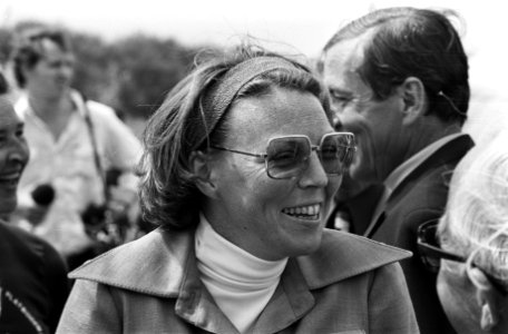 Prinses Beatrix met zonnebril, Bestanddeelnr 928-0461