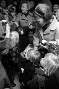Prinses Beatrix met haar kinderen, Bestanddeelnr 926-8330
