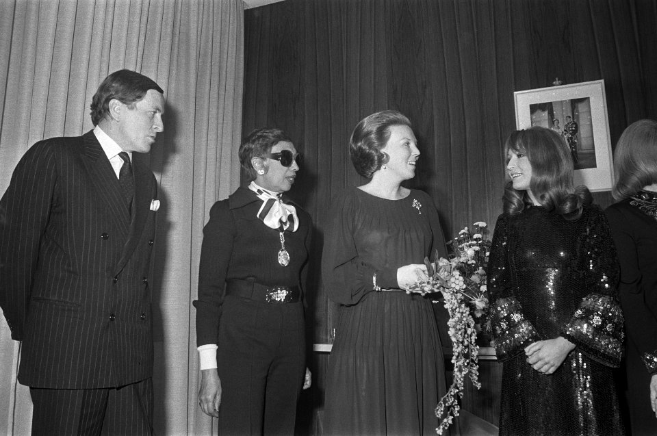 Prinses Beatrix en prins Claus wonen Artiesten helpen Unicef bij in Nederlands C, Bestanddeelnr 926-1030