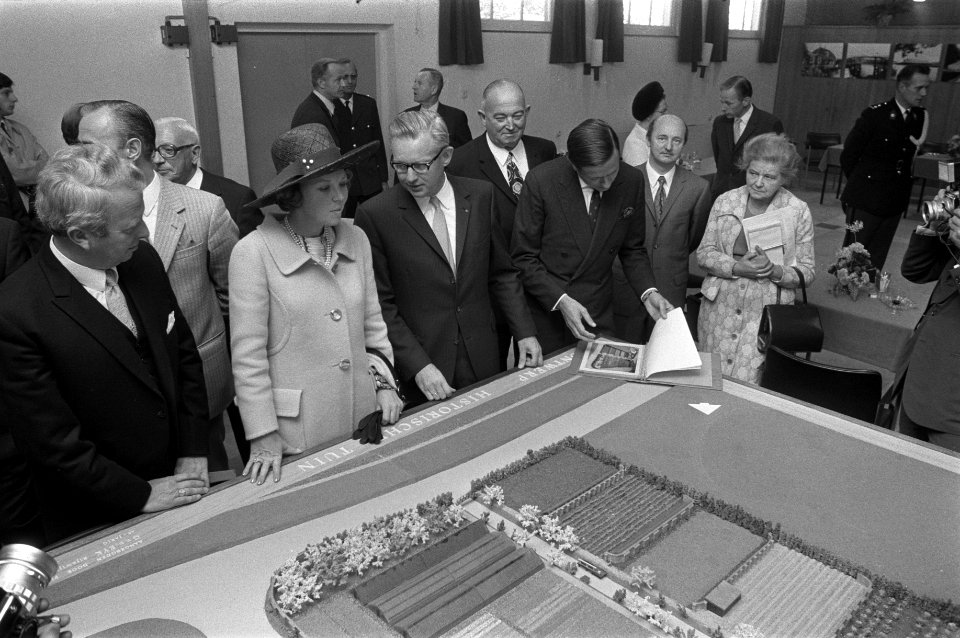 Prinses Beatrix en Prins Claus brengen werkbezoek aan Zuid Holland, Bestanddeelnr 925-0084