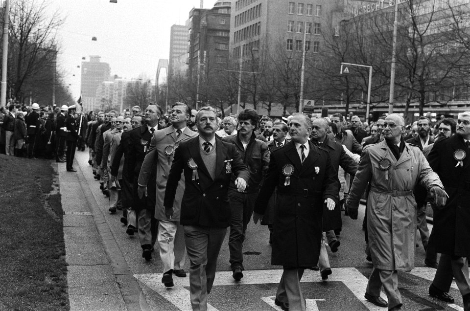 Prins Claus nam in Rotterdam het defile t.g.v. het 320-jarig bestaan het Korps M, Bestanddeelnr 933-5124