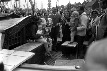 Prinses Beatrix en Prins Claus openen met de drie kinderen nieuwe jachthaven van, Bestanddeelnr 923-5410