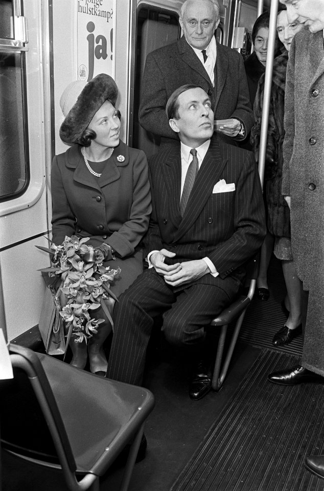 Prinses Beatrix en prins Claus maken eerste rit Rotterdamse metro, prinses Beatr, Bestanddeelnr 921-0605
